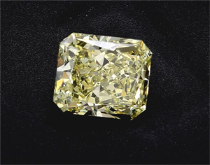 Picture of Natural Diamond 3.21 Carats, Round with Excellent Cut, G Color, VS2 Clarity and Certified by GIA