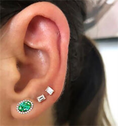 Picture of Two Oval shaped Emeralds 2.5 carat earrings