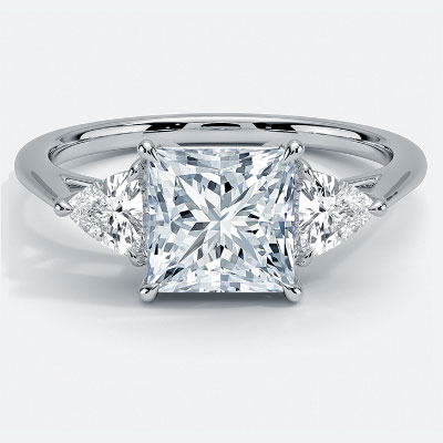 Engagement ring with side diamond Triangles