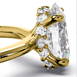Foto Engaste de anillo de compromiso de oro amarillo ovalado con halo oculto de perfil bajo de